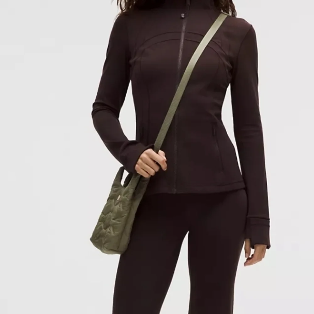 Lululemon | 1L Quilted Pleasures Phone Crossbody Bag Bay Leaf NEW WITH TAG! - Picture 4 of 13